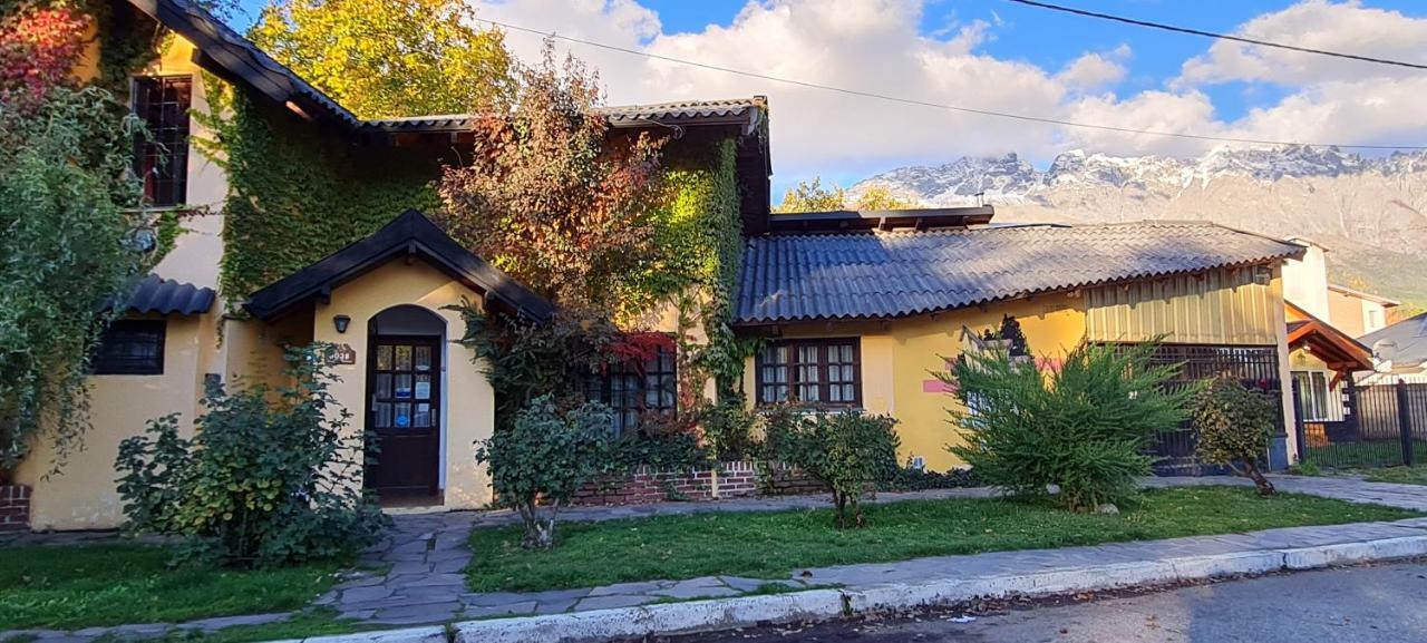 La Casa Del Arbol - Hostel El Bolson Ngoại thất bức ảnh