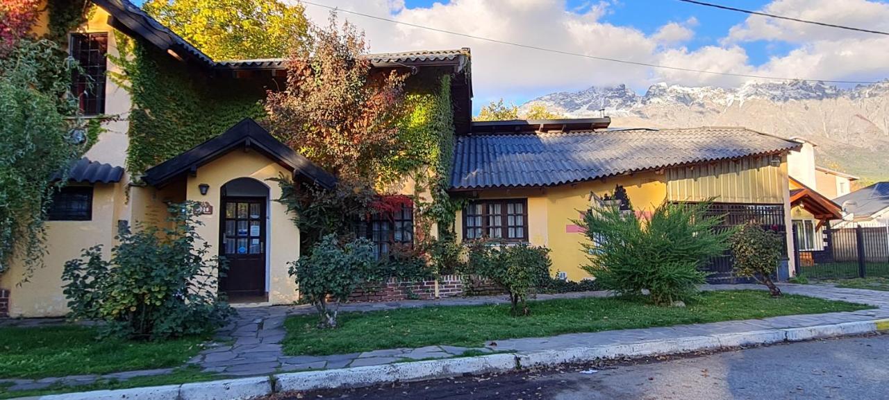 La Casa Del Arbol - Hostel El Bolson Ngoại thất bức ảnh